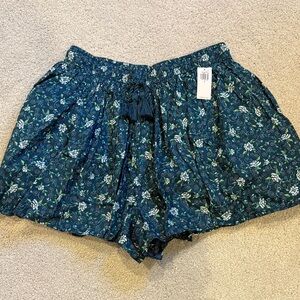 Old Navy Blue and Green Floral Shorts Size - Small